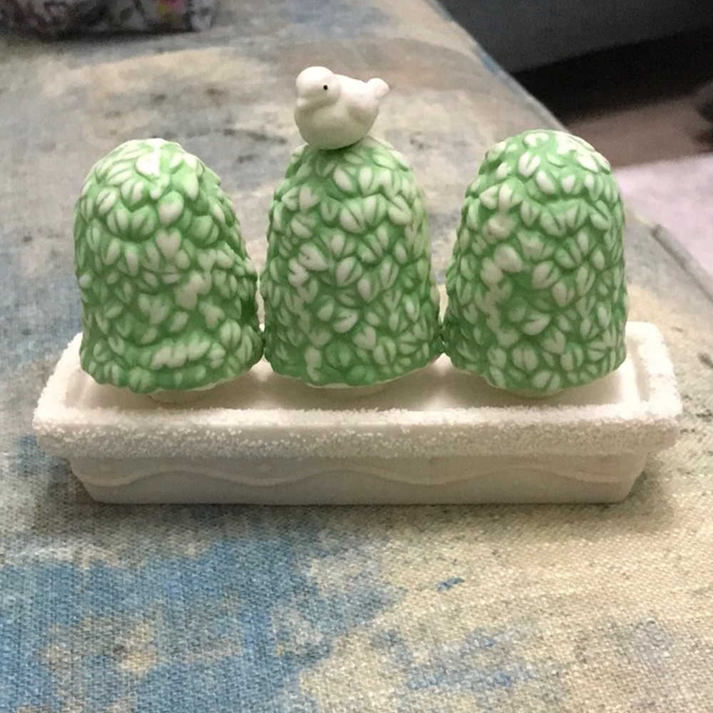 DEPT 56 Shrubs-In-A-Tub & Bird Triple
